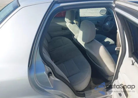 2003 Ford Crown Victoria Standard z USA, uszkodzony, nr VIN 2FAFP73W03X182860